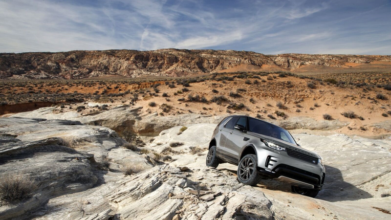 Illustration for article titled Land Rover's Autonomous Off-Roader Could Actually Solve A Big Problem For Self-Driving Cars